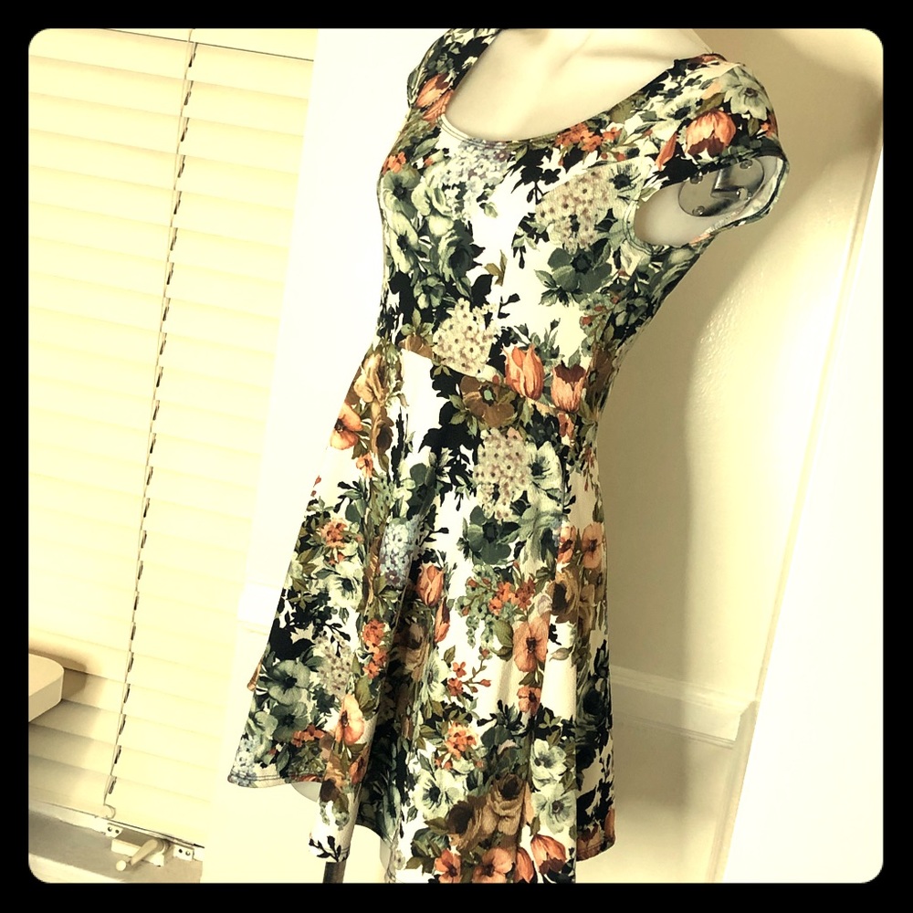 Gorgeous Floral Flower Print Dress Brown Gray M